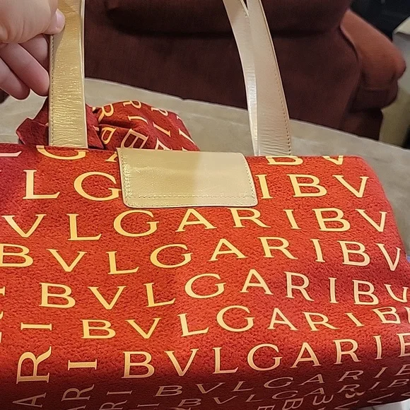 Bvlgari Gold and Cream Accent with Red Detail - Picture 13 of 16